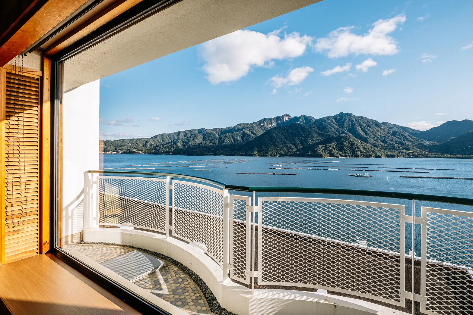 photo de la vue océanique prise depuis le balcon de la chambre